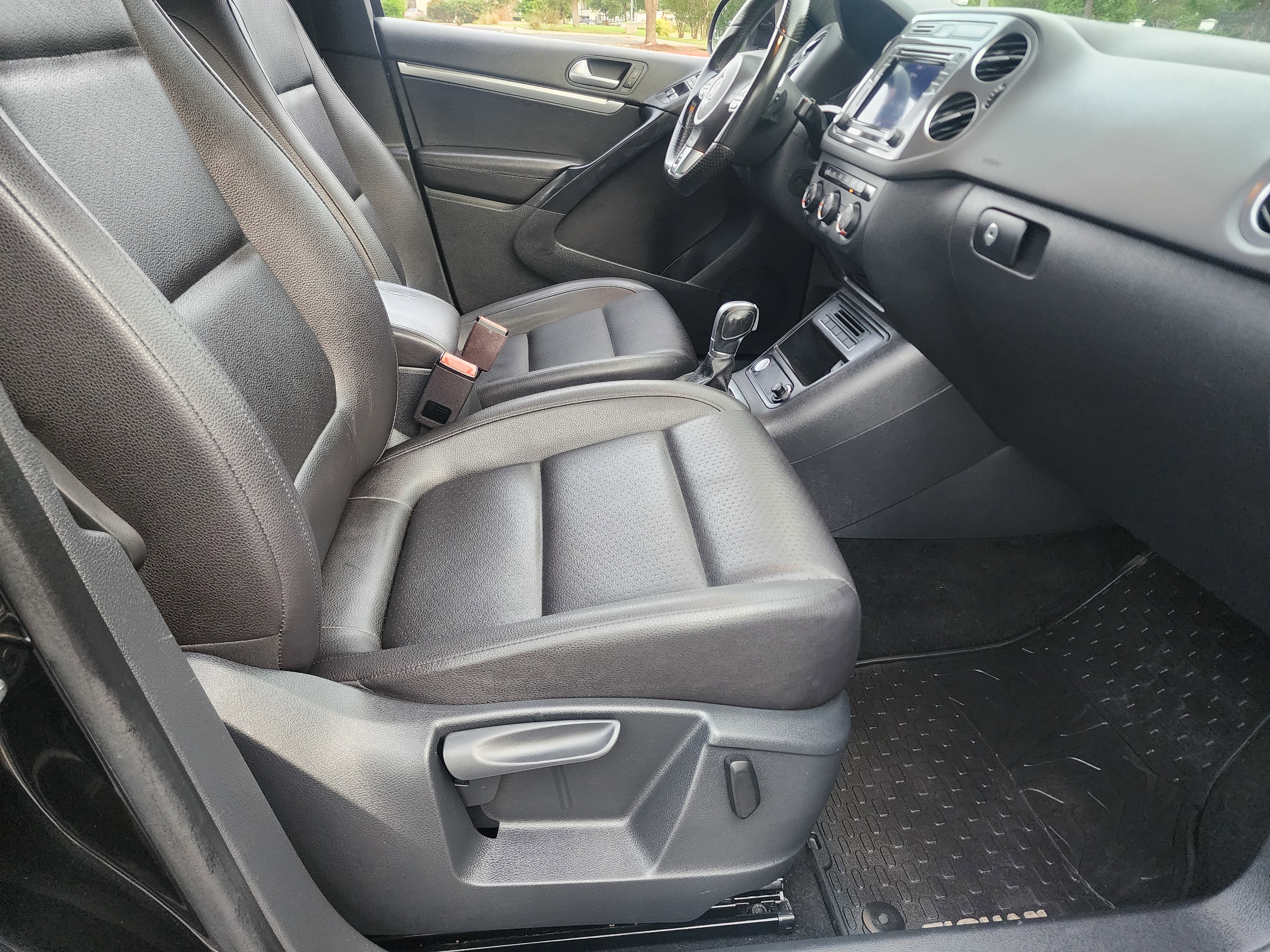 Used 2016 Volkswagen Tiguan R-Line FWD image 14