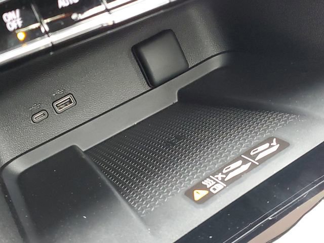 New 2026 Chevrolet Traverse High Country w/ LPO, Floor Liner Package image 36