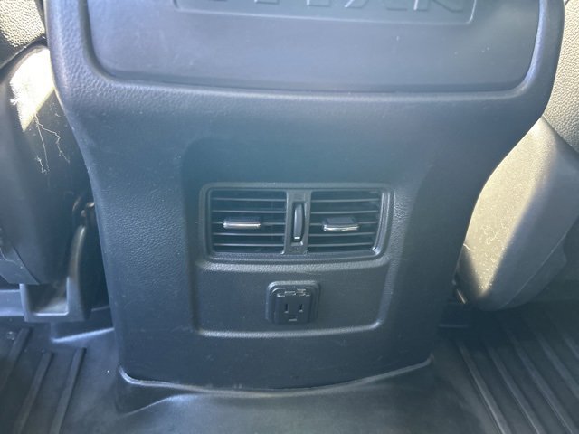 Used 2017 Nissan Titan SL image 24