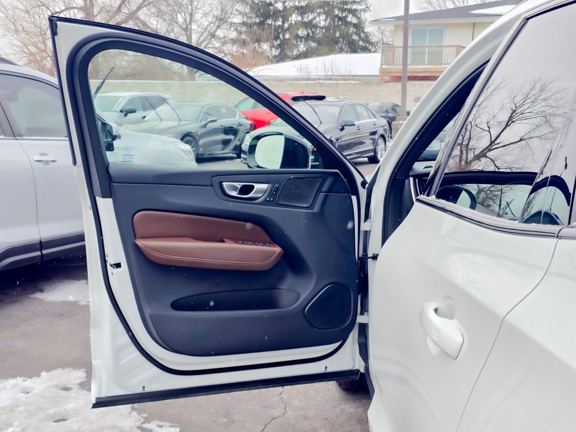 Used 2024 Volvo XC60 T8 Plus w/ Climate Package image 29