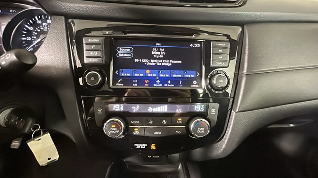 Used 2020 Nissan Rogue S FWD image 22