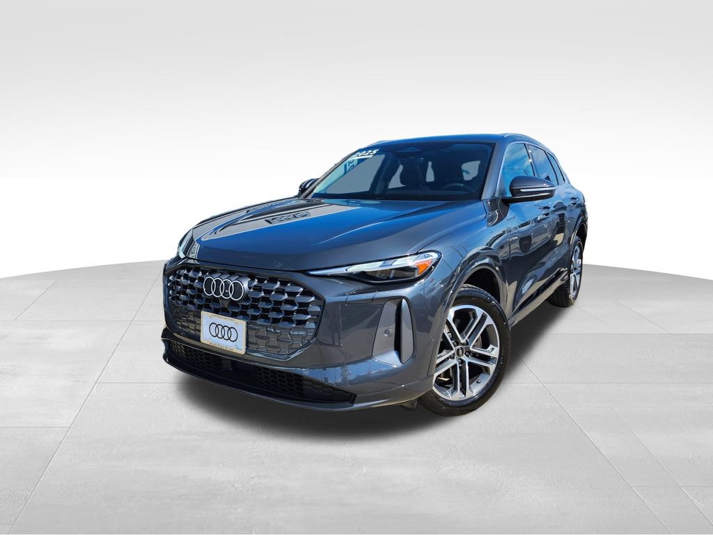 Certified 2025 Audi Q5 Premium w/ Convenience Package AWD/4WD image 3