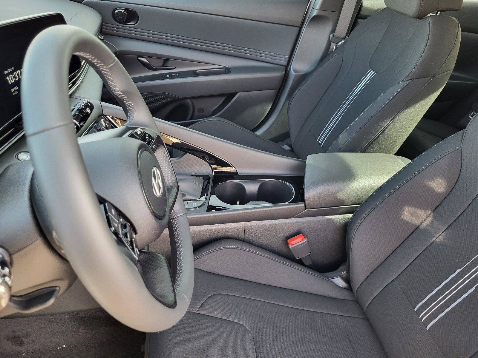New 2025 Hyundai Elantra SEL FWD image 15