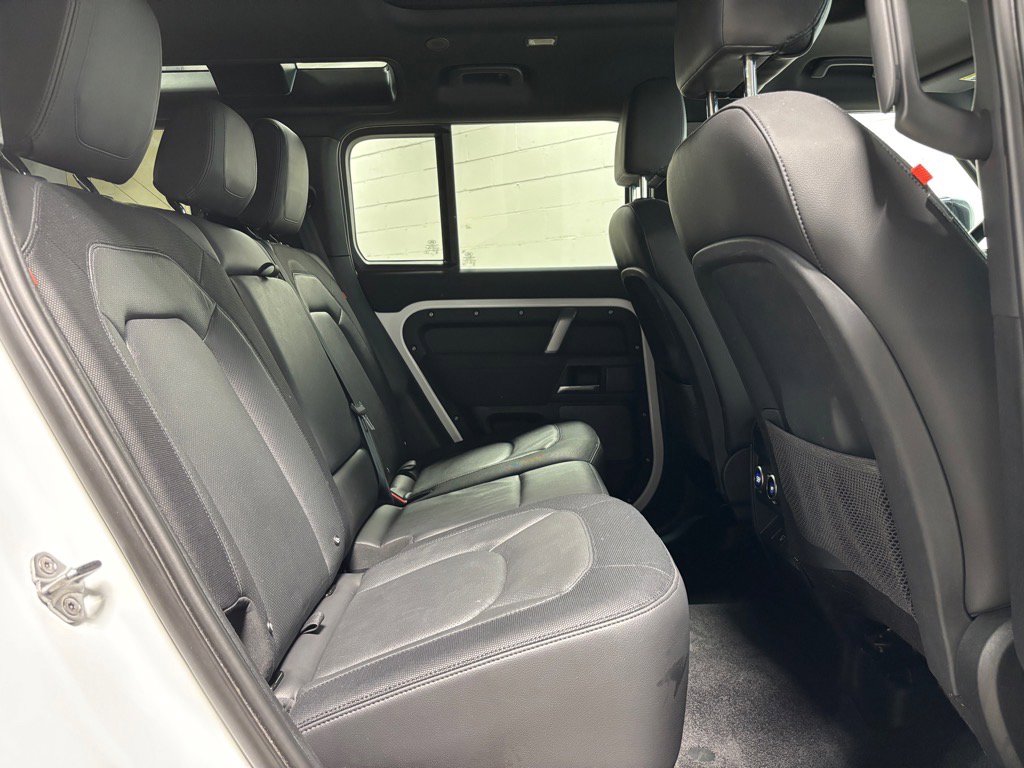 Used 2023 Land Rover Defender 110 X-Dynamic SE image 39