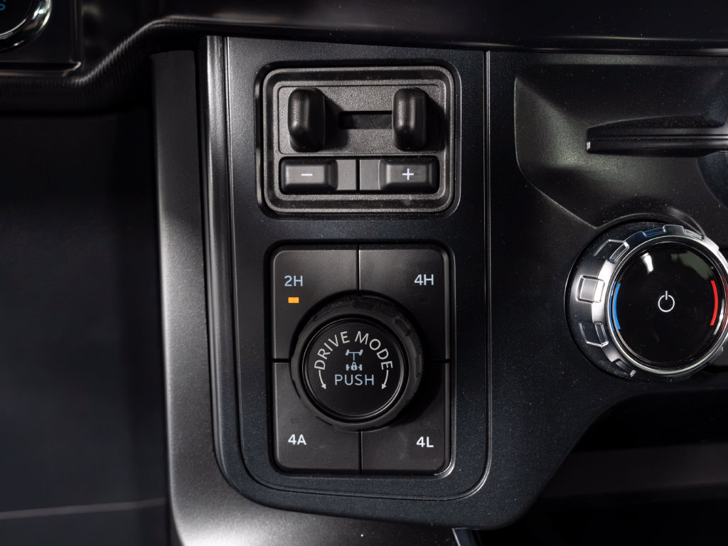 Used 2025 Ford F150 Raptor AWD/4WD image 33