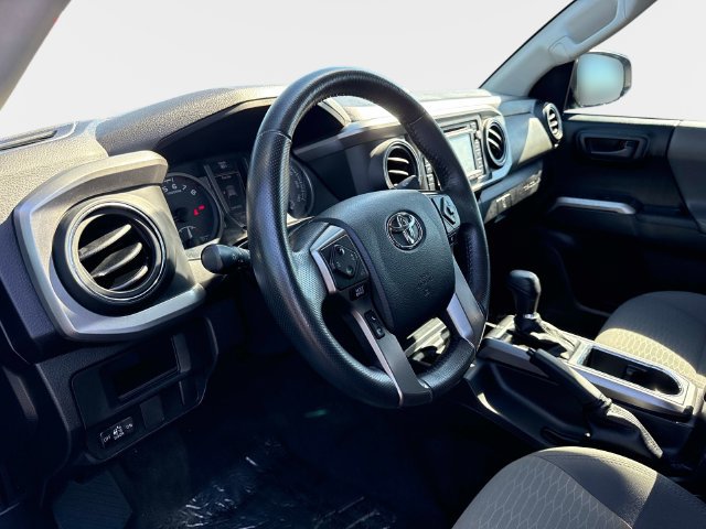 Used 2017 Toyota Tacoma SR5 w/ Tow Package RWD image 19