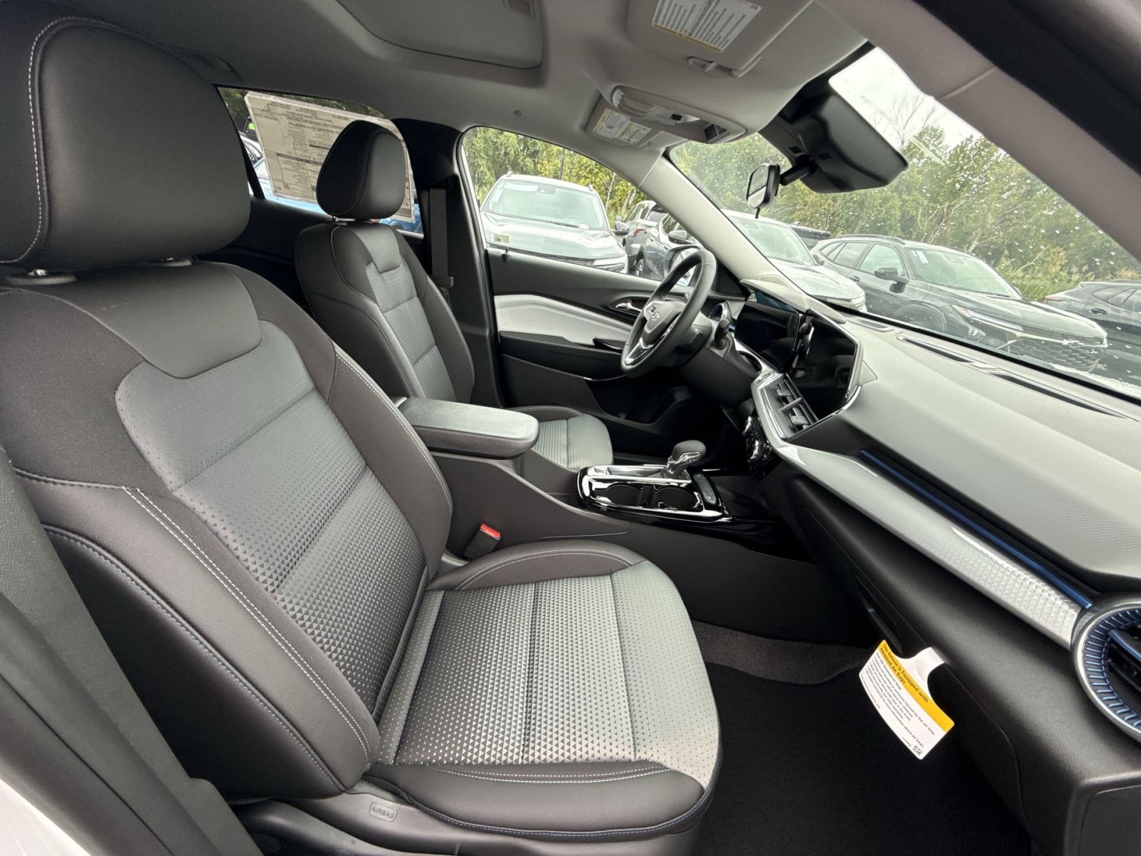 New 2026 Chevrolet Trax LT w/ Sunroof Package FWD image 27