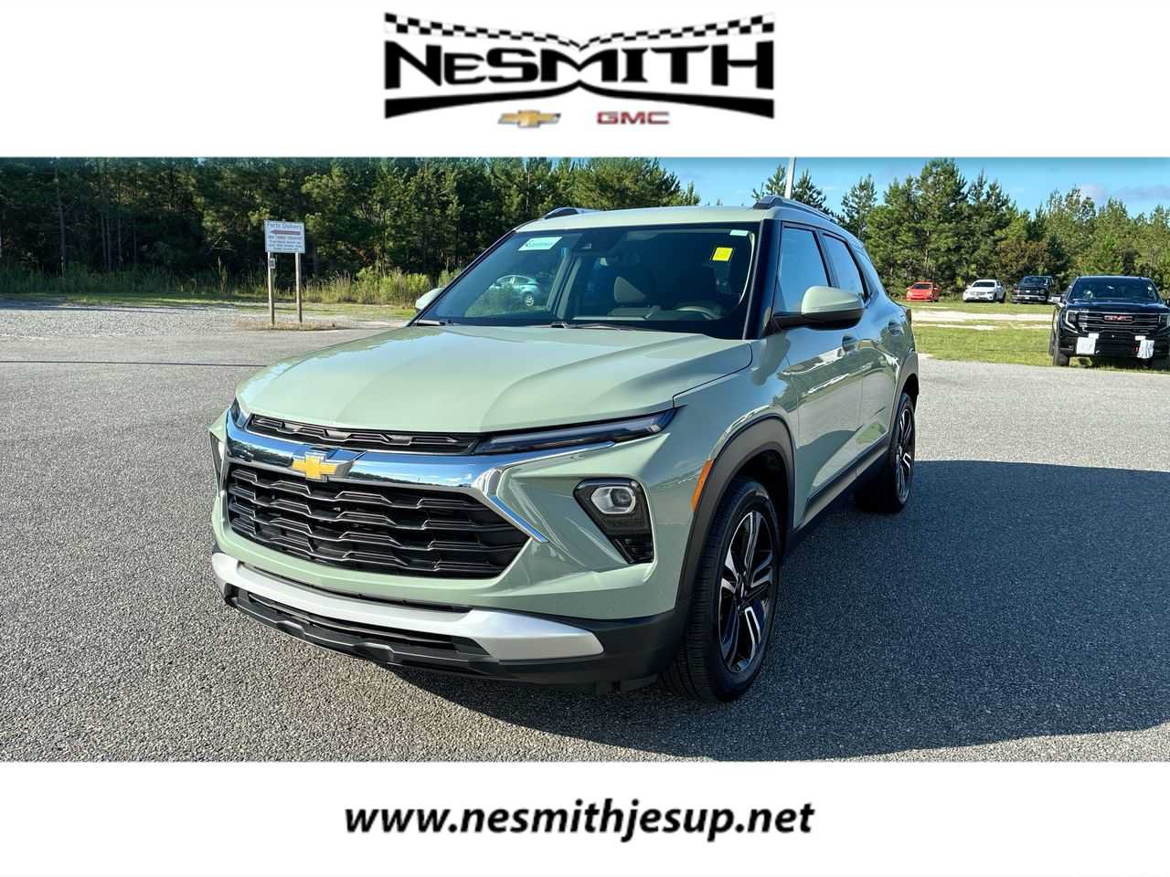 Used 2025 Chevrolet TrailBlazer LT FWD image 1
