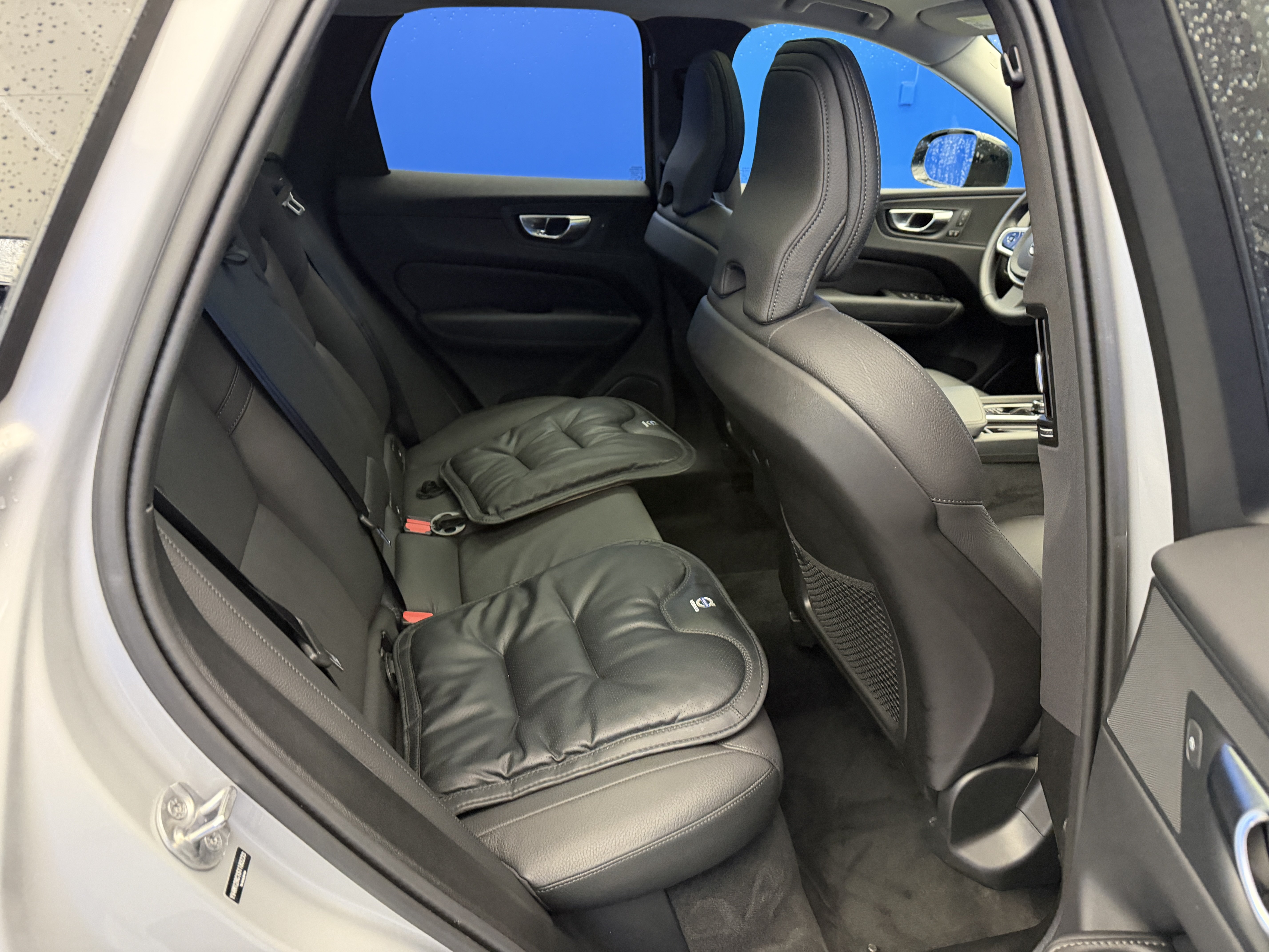 Used 2025 Volvo XC60 B5 Plus AWD/4WD image 26