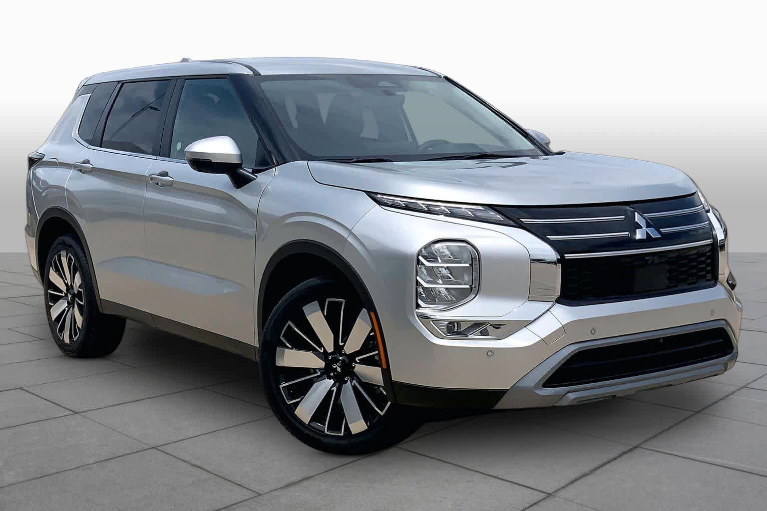 Used 2025 Mitsubishi Outlander SE FWD image 3