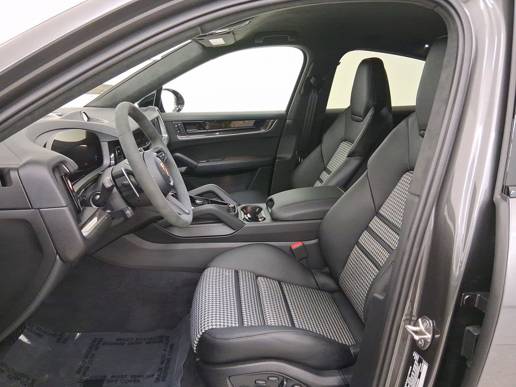 Used 2026 Porsche Cayenne Coupe image 5