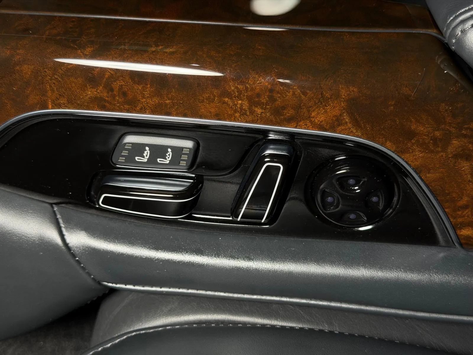 Used 2015 Audi A8 L 4.0T w/ Premium Package image 18