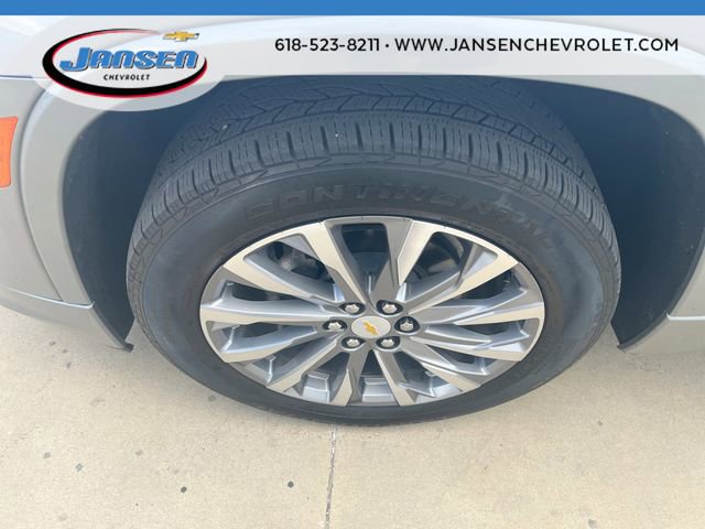 Used 2023 Chevrolet Traverse Premier FWD image 32