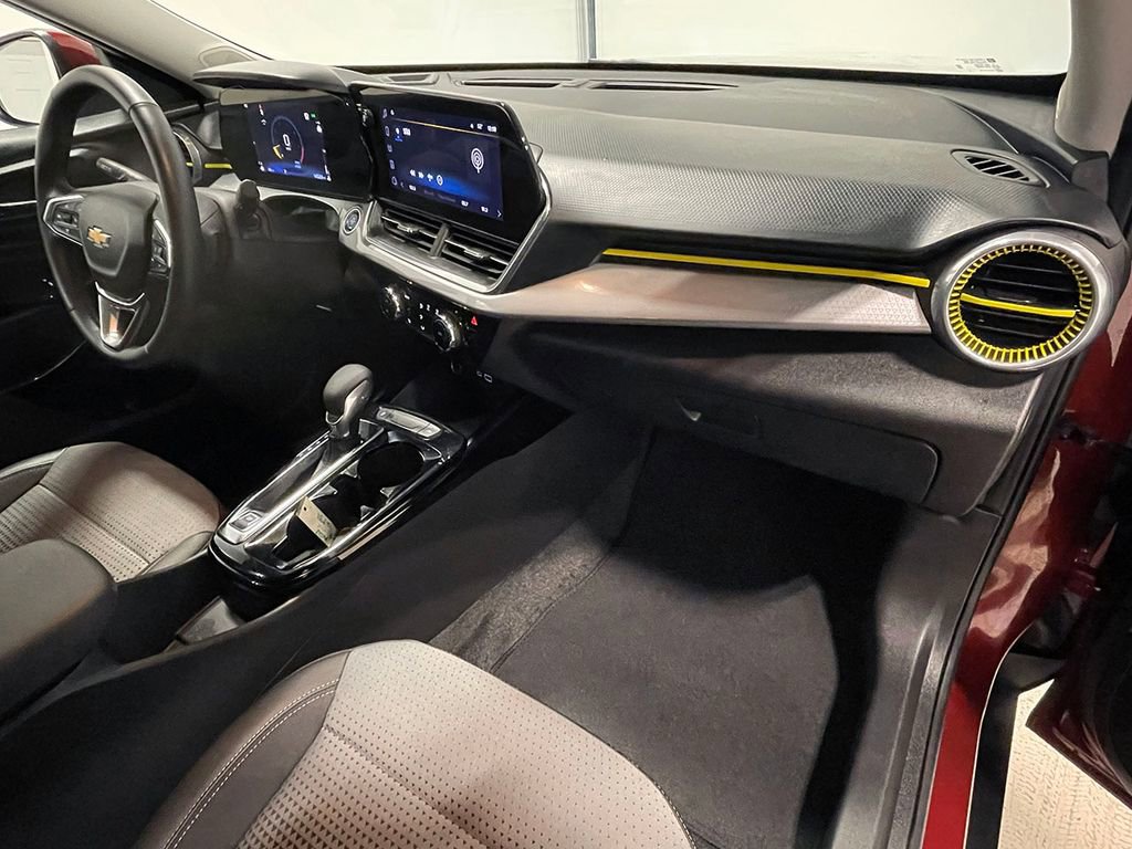 Used 2024 Chevrolet Trax LT w/ Driver Confidence Package image 27