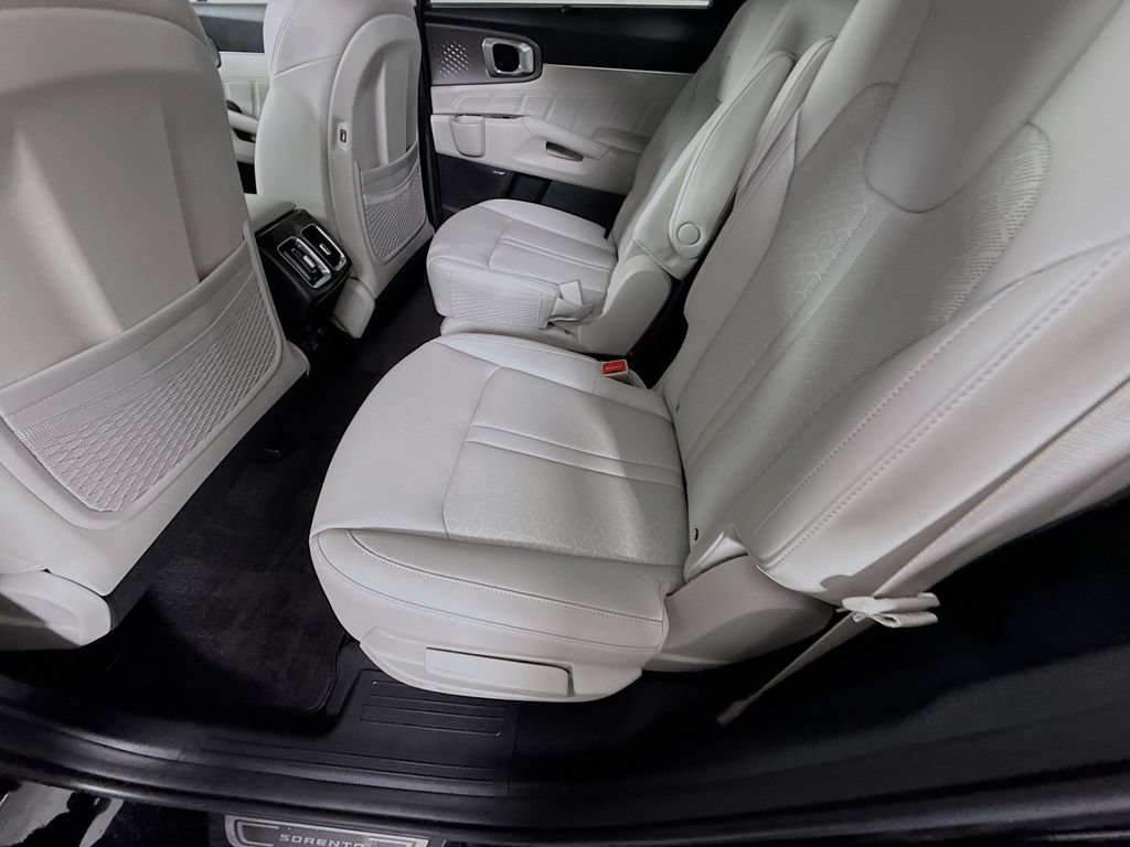 Certified 2023 Kia Sorento SX Prestige w/ Panoramic Sunroof Package AWD/4WD image 30