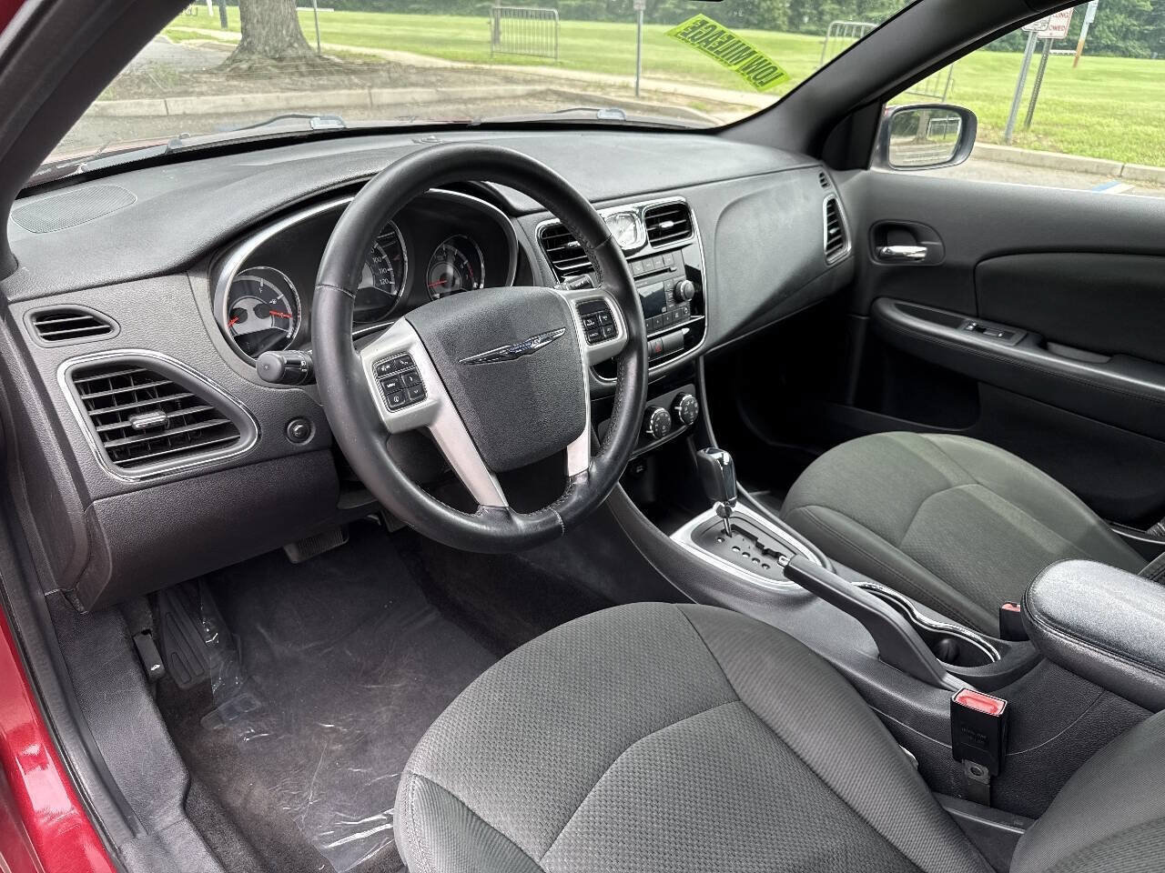 Used 2011 Chrysler 200 Touring FWD image 11