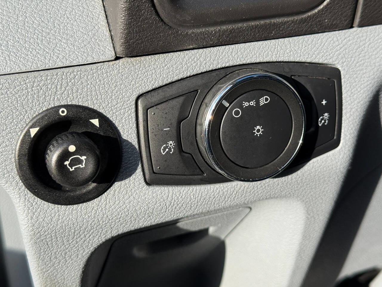 Used 2018 Ford Transit 250 130 Low Roof image 15