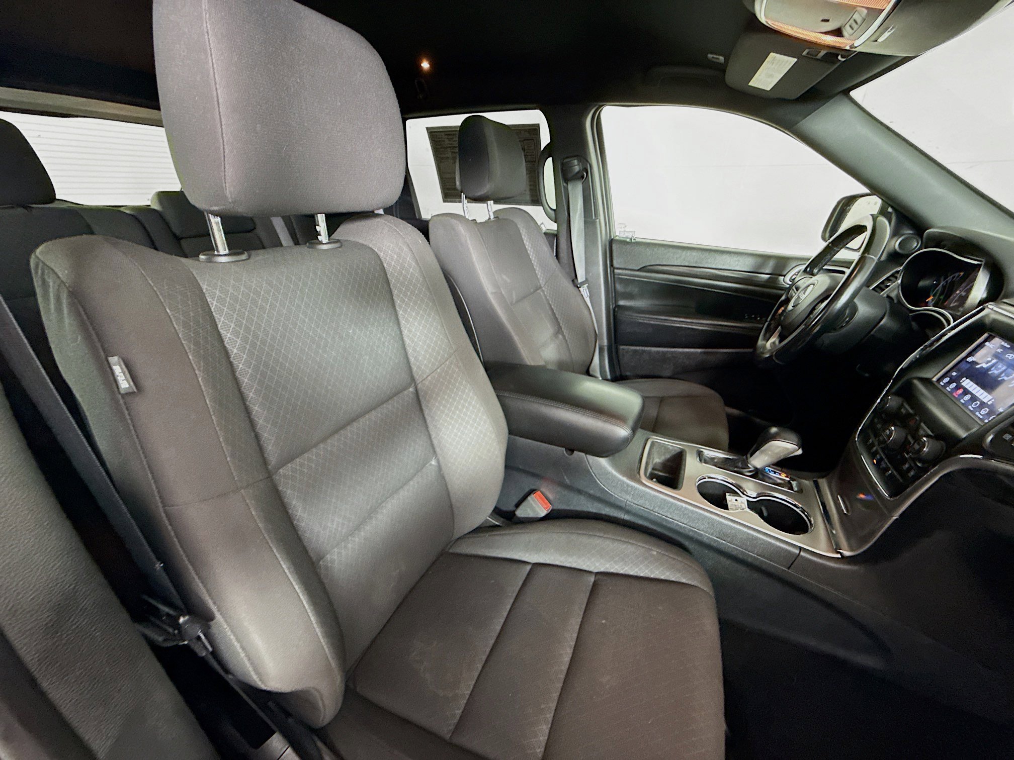 Used 2019 Jeep Grand Cherokee Laredo AWD/4WD image 35