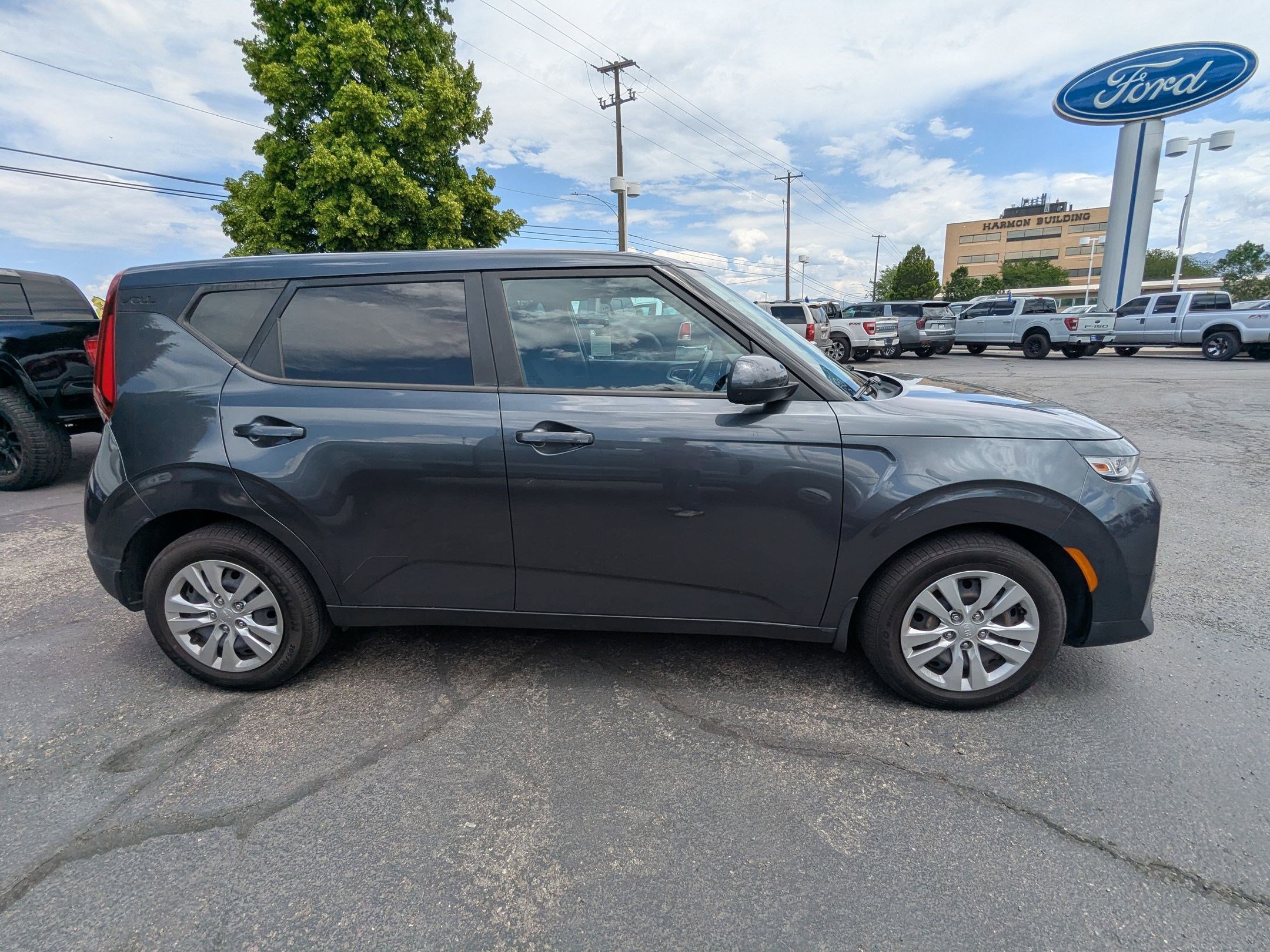 Used 2021 Kia Soul LX FWD image 2