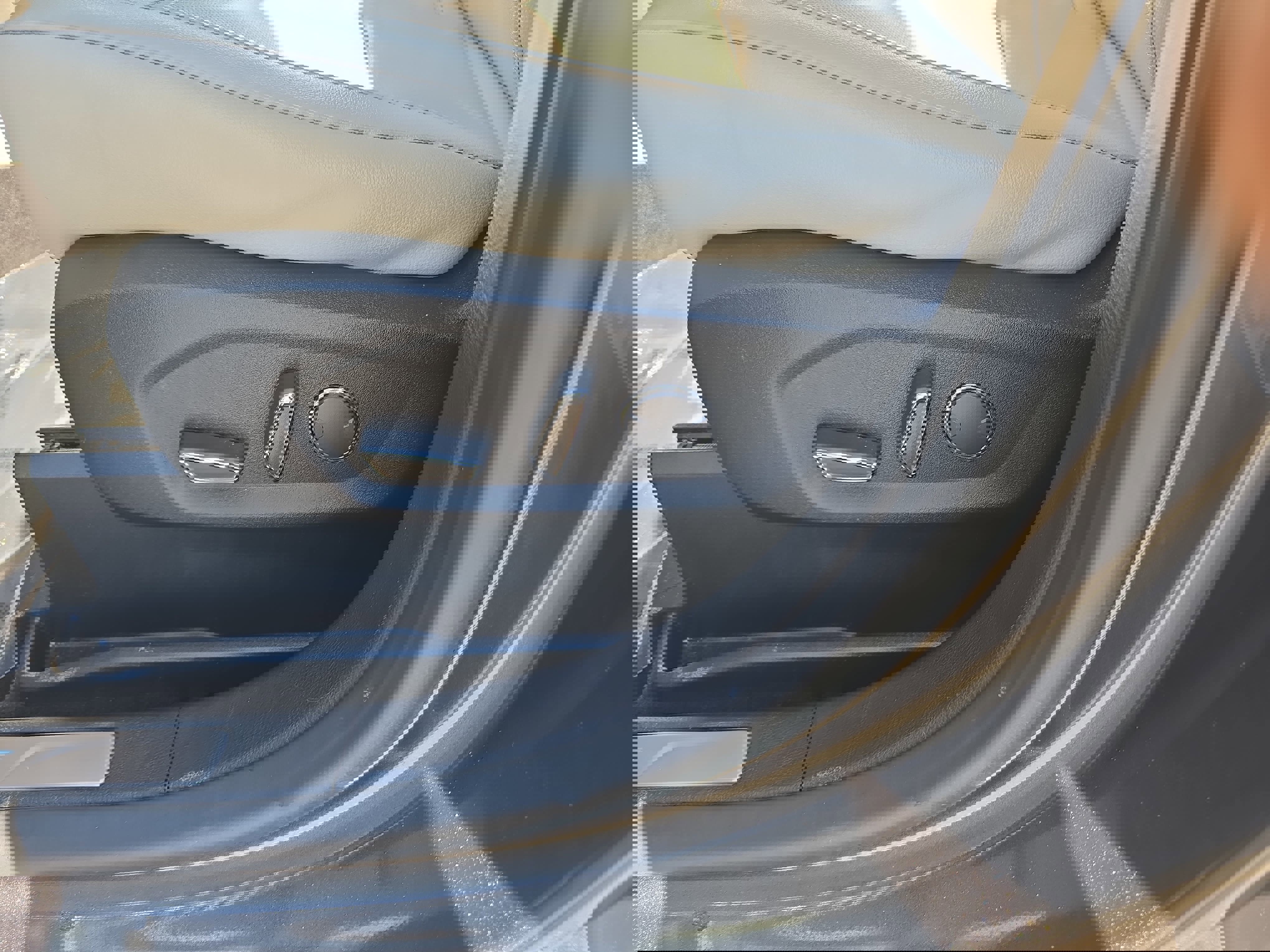 Used 2018 Ford Edge Titanium w/ Equipment Group 302A image 31