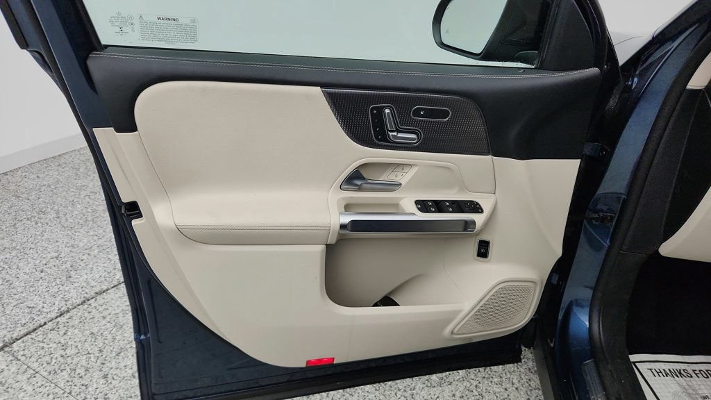 Used 2022 Mercedes-Benz GLB 250 w/ Premium Package Lite image 10