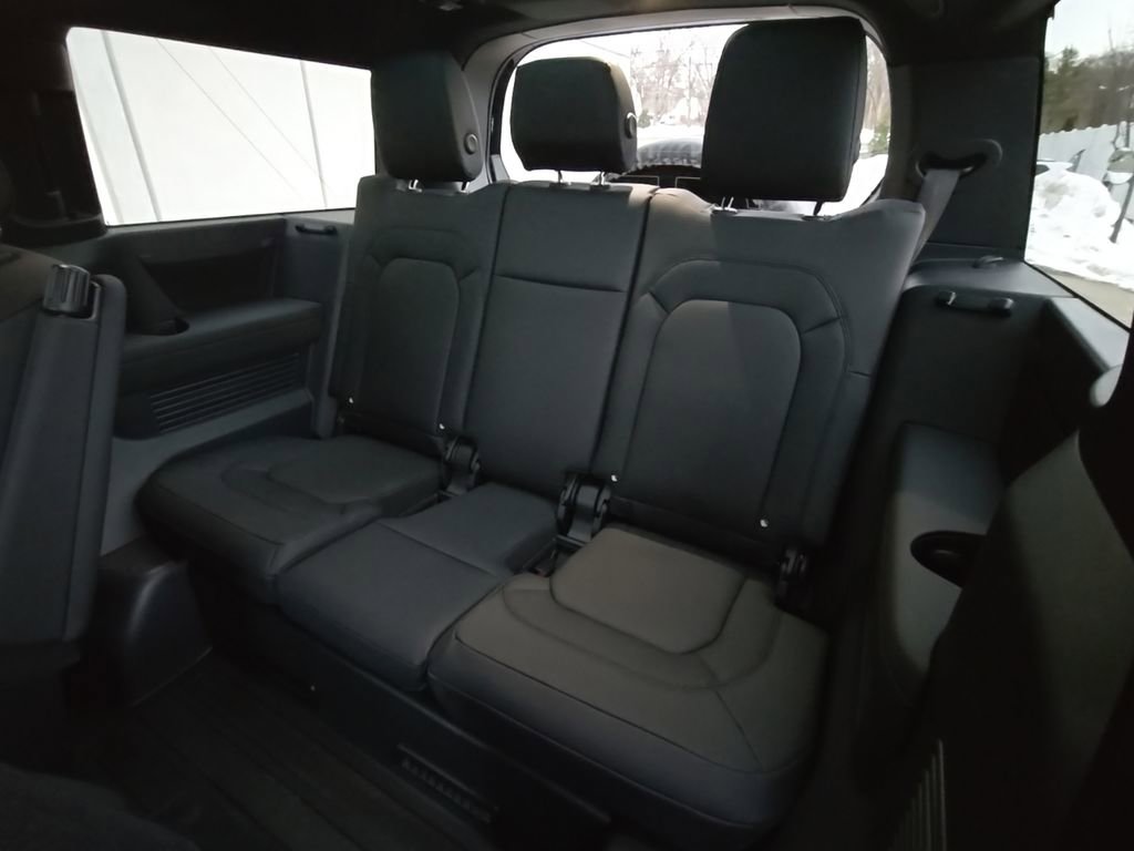 New 2026 Land Rover Defender 130 X-Dynamic SE AWD/4WD image 11