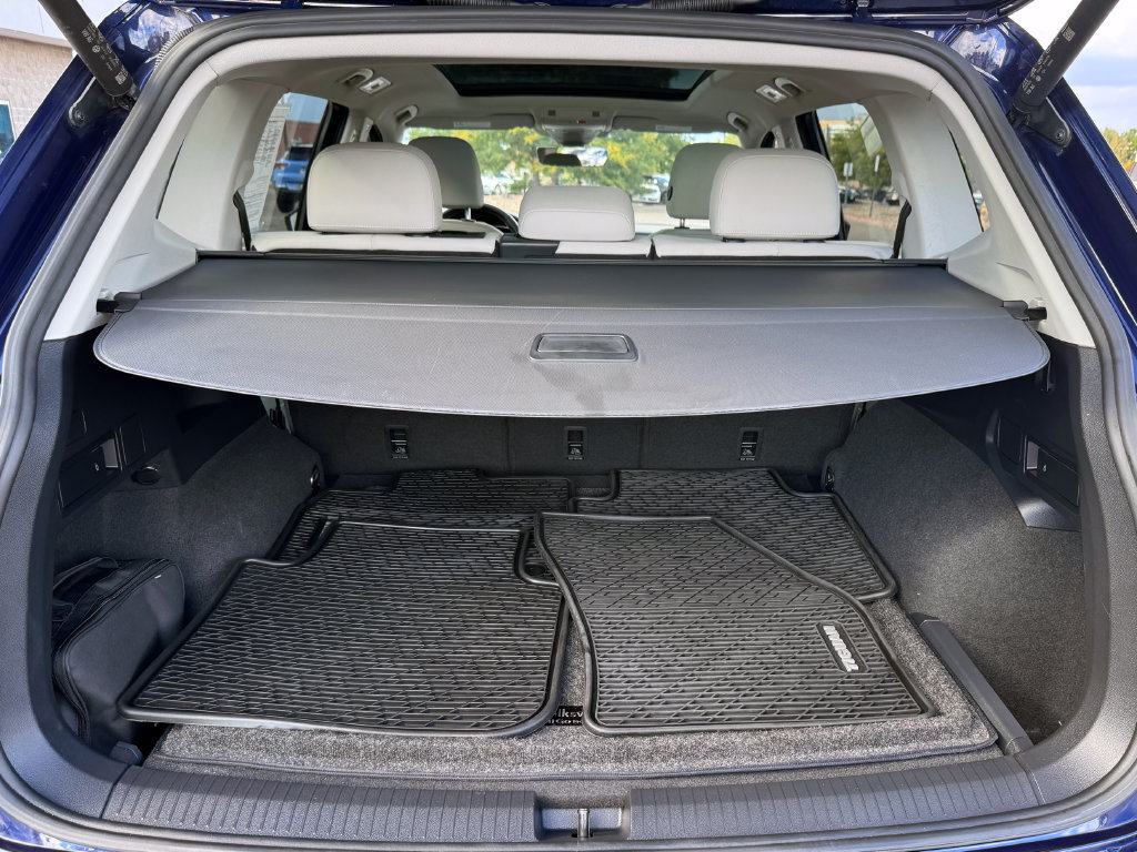 Used 2022 Volkswagen Tiguan SE w/ Panoramic Sunroof Package AWD/4WD image 11