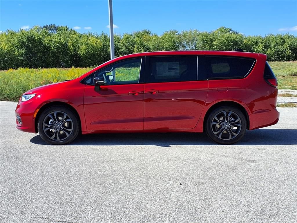 New 2026 Chrysler Pacifica Select image 23
