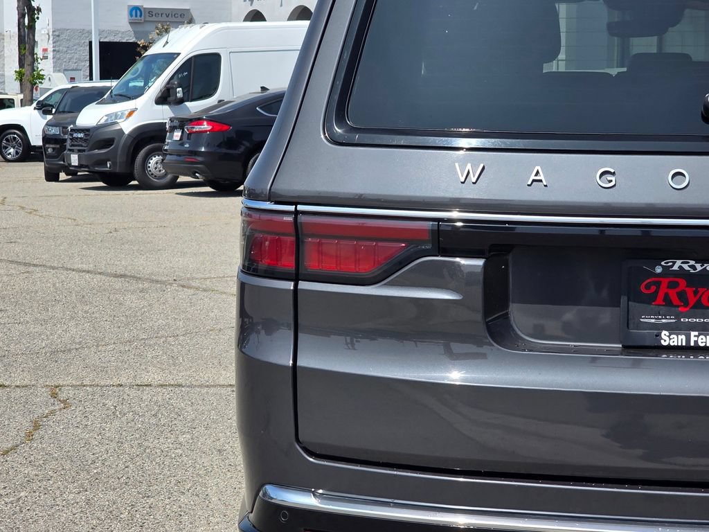 Used 2024 Jeep Wagoneer L Series II w/ Flexible Seating Group AWD/4WD image 7
