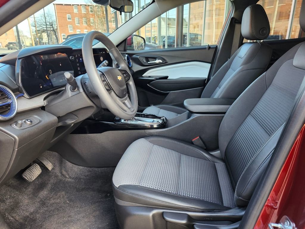 Used 2024 Chevrolet Trax LT image 18