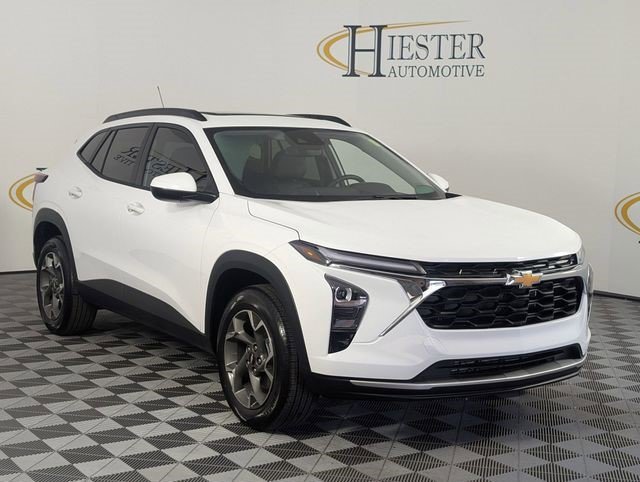 Certified 2026 Chevrolet Trax LT w/ Sunroof Package FWD image 2