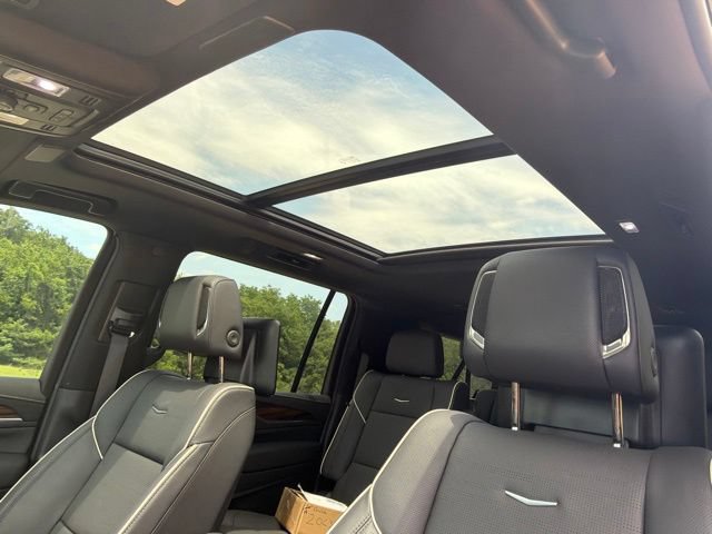 Certified 2024 Cadillac Escalade ESV Premium Luxury w/ Performance Package AWD/4WD image 19