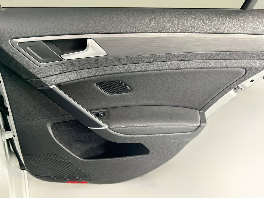 Used 2020 Volkswagen Golf 4-Door FWD image 25