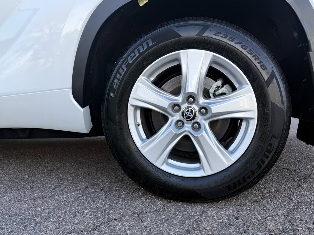 Used 2023 Toyota Highlander LE image 38