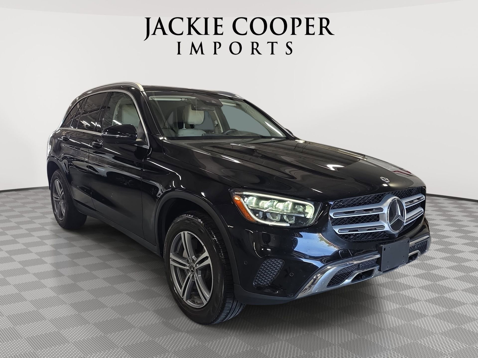 Used 2021 Mercedes-Benz GLC 300 4MATIC image 3
