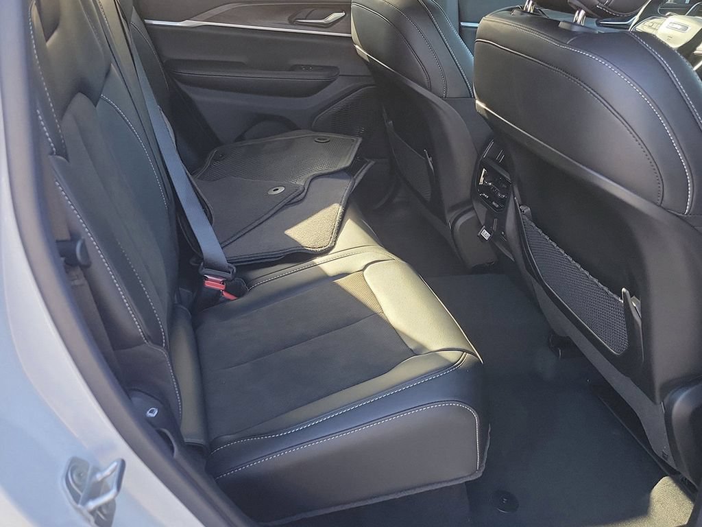 New 2026 Jeep Grand Cherokee Altitude AWD/4WD image 17