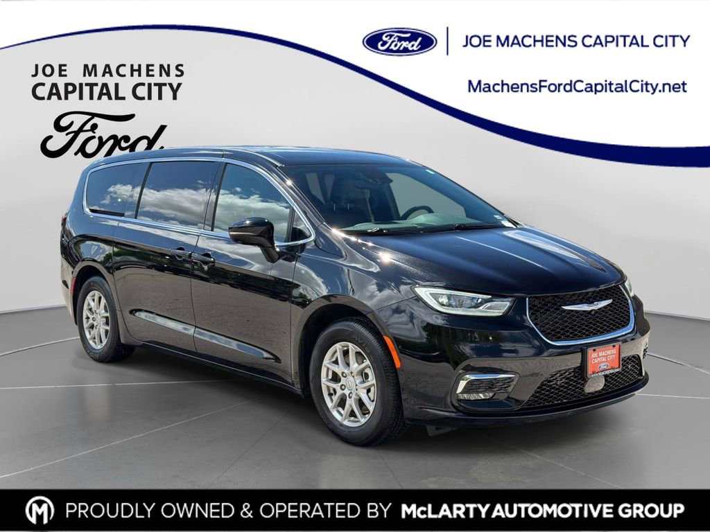 Used 2026 Chrysler Pacifica Select FWD image 1
