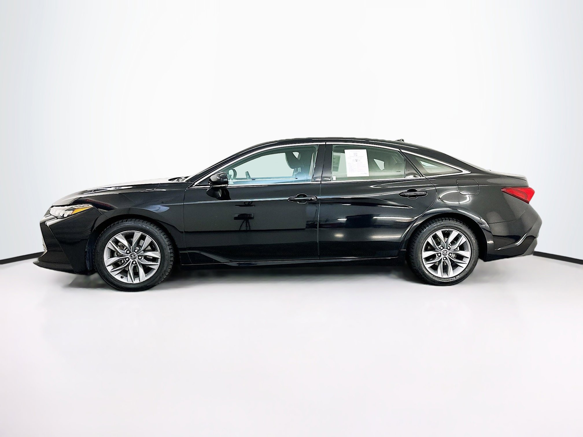 Used 2019 Toyota Avalon XLE image 4