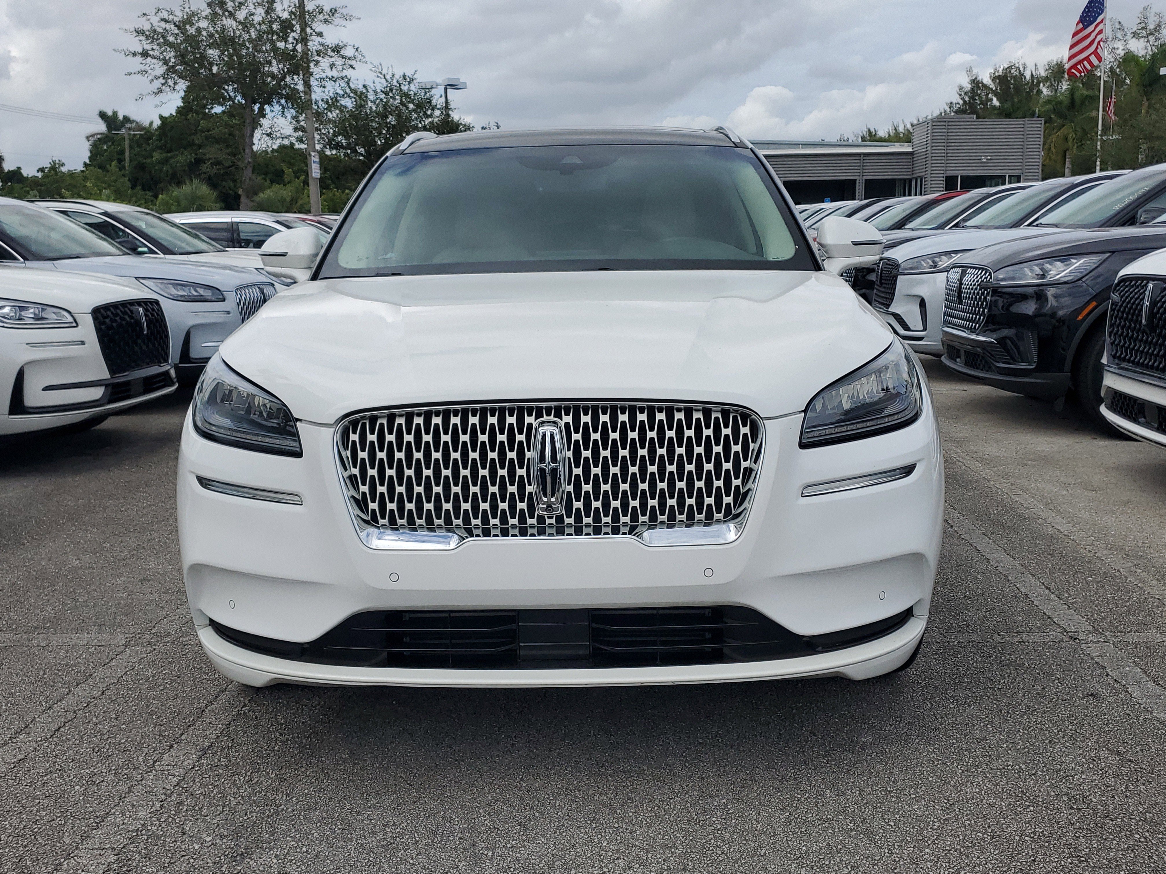 Certified 2022 Lincoln Corsair Reserve image 2