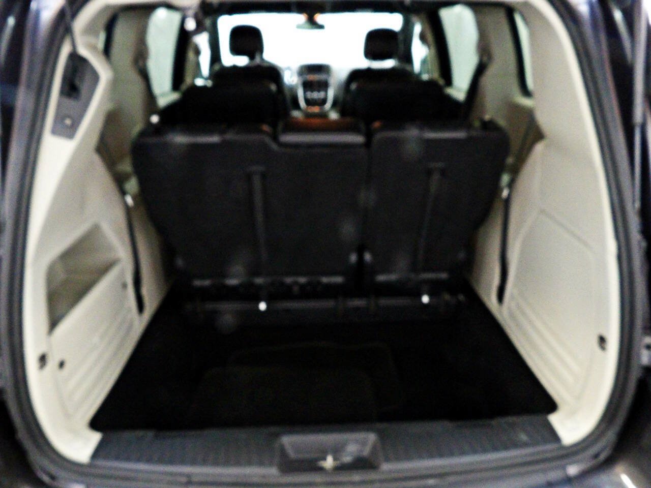 Used 2019 Dodge Grand Caravan SXT FWD image 12
