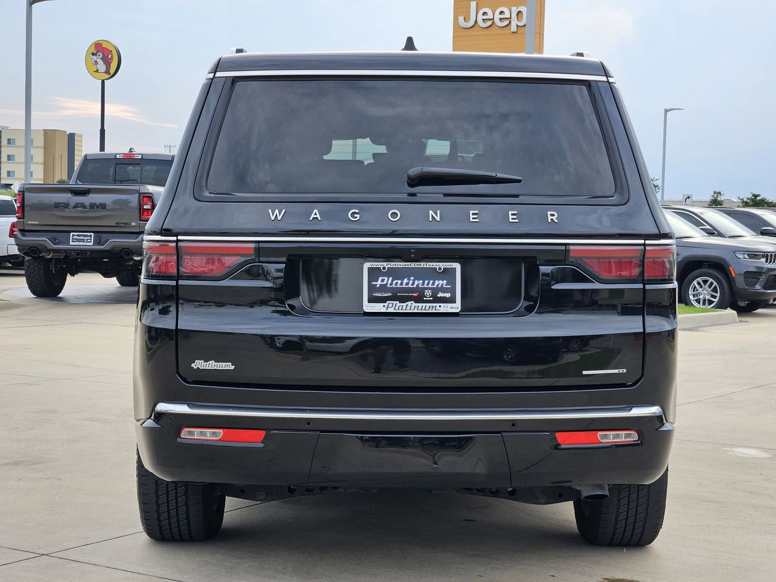 Used 2024 Jeep Wagoneer Series II w/ Flexible Seating Group RWD image 8