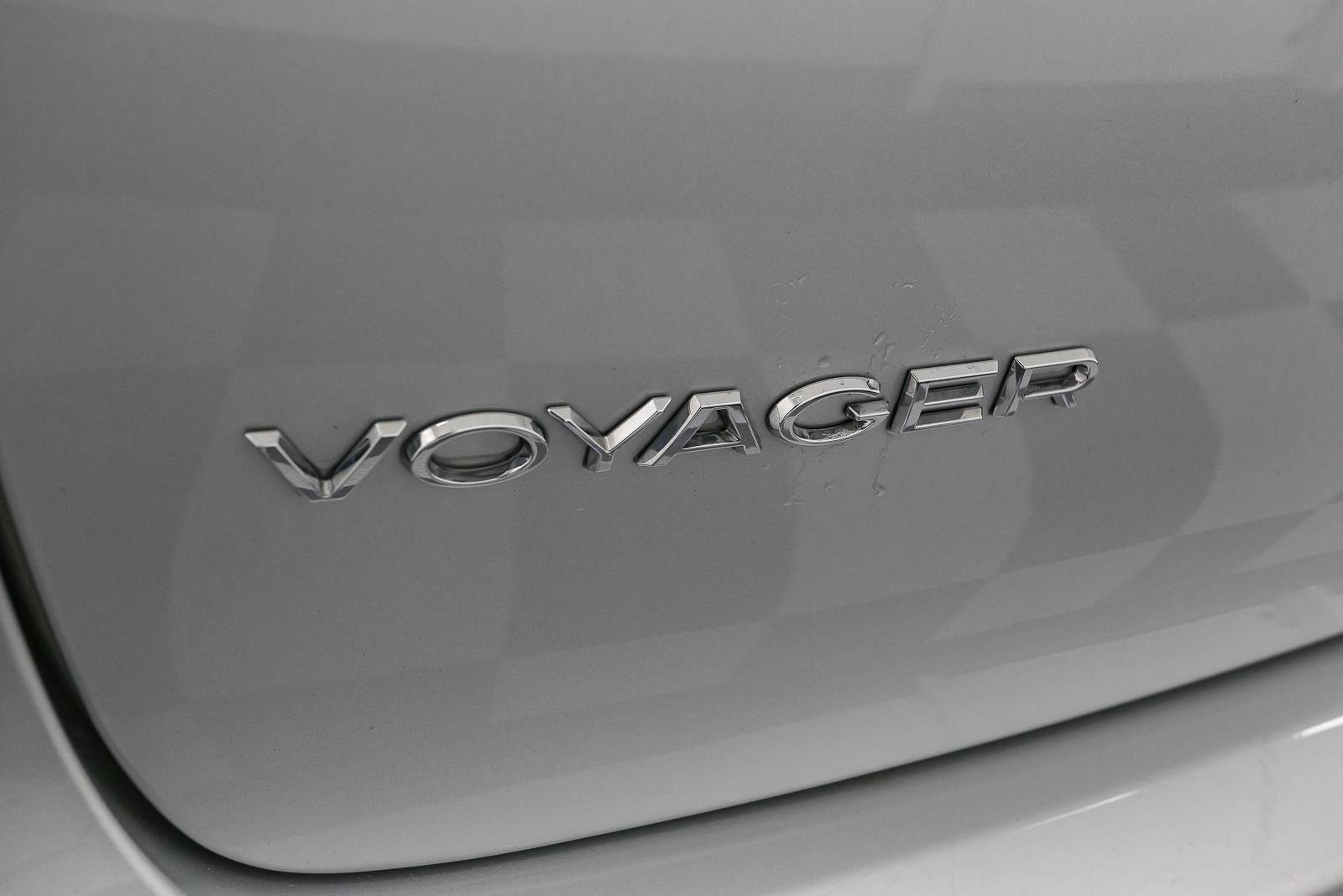 Used 2024 Chrysler Voyager LX image 10