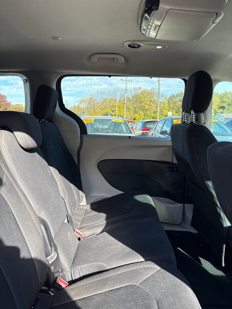 Used 2018 Chrysler Pacifica Touring Plus w/ Tire & Wheel Group image 13