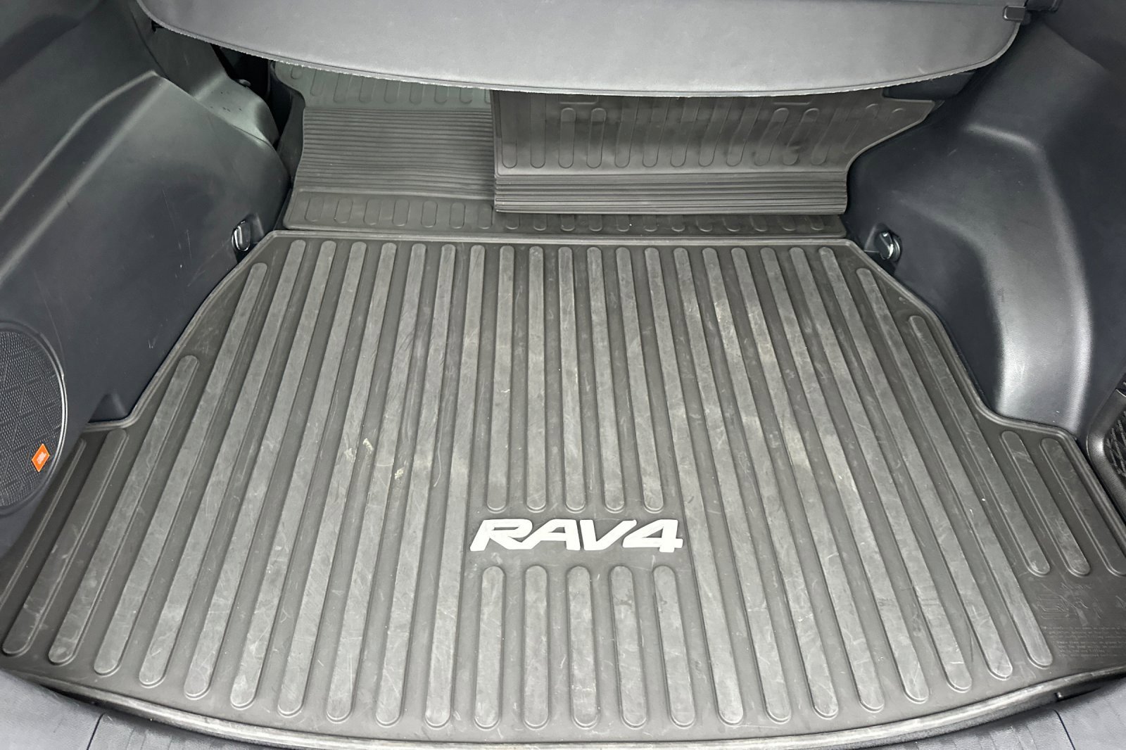 Used 2021 Toyota RAV4 Limited image 16