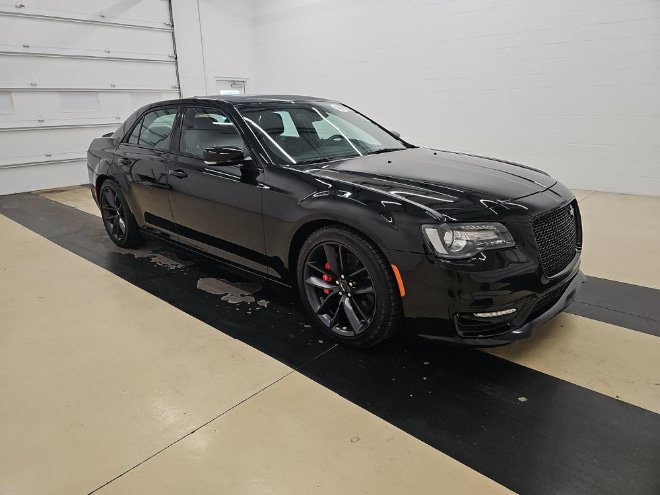 Used 2023 Chrysler 300 C RWD image 3