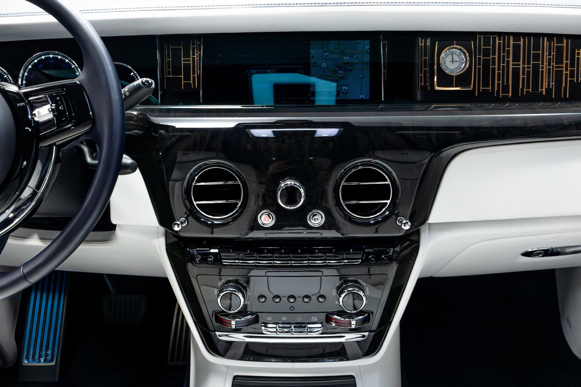Used 2021 Rolls-Royce Phantom Sedan RWD image 46