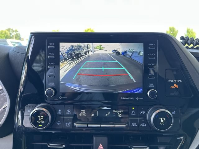 Used 2022 Toyota Highlander XLE FWD image 18
