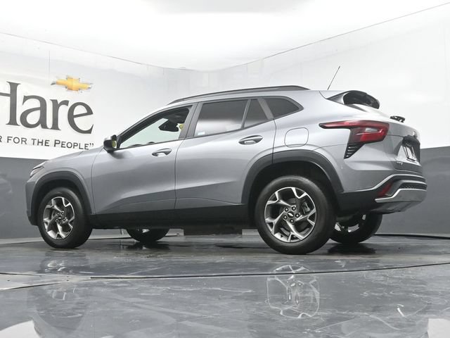 Used 2025 Chevrolet Trax LT FWD image 59