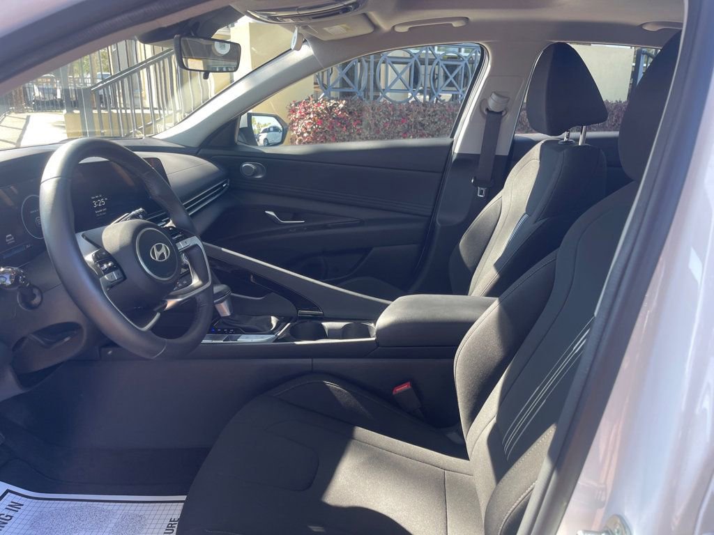 Used 2024 Hyundai Elantra SEL w/ Convenience Package image 10