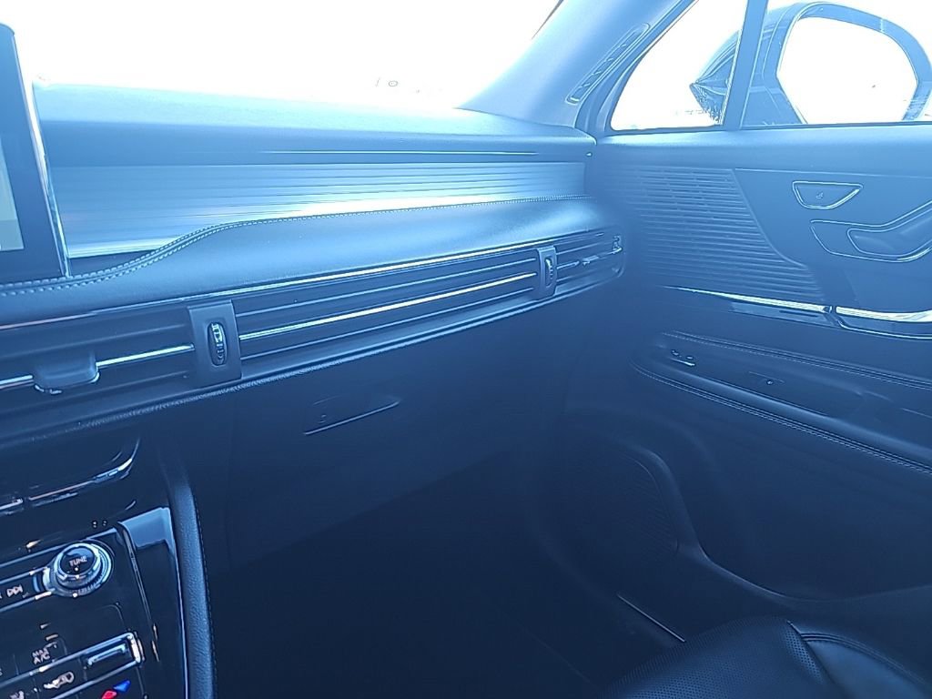 Used 2022 Lincoln Corsair AWD w/ Equipment Group 101A image 19